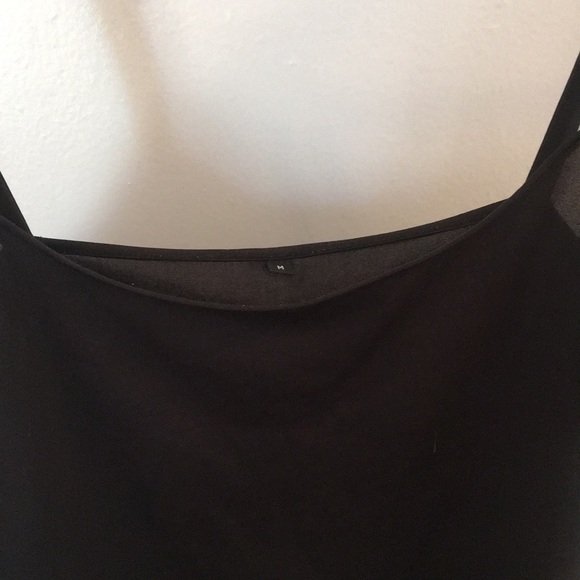 Minimalist black tank - Picture 4 of 4